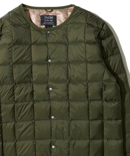 TAION(タイオン)の「【TAION / タイオン】CREW NECK BUTTON DOWN JACKET / クルーネック インナーダウンジャケット(ダウンジャケット/コート・レディース・カーキ/チャコールグレー/ネイビー/ブラック/オフホワイト/サンドベージュ/グレー/オリーブ/カモフラージュ・X-LARGE/LARGE/MEDIUM/SMALL)」の6枚目の写真