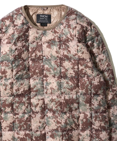 TAION(タイオン)の「【TAION / タイオン】CREW NECK BUTTON DOWN JACKET / クルーネック インナーダウンジャケット(ダウンジャケット/コート・レディース・カーキ/チャコールグレー/ネイビー/ブラック/オフホワイト/サンドベージュ/グレー/オリーブ/カモフラージュ・X-LARGE/LARGE/MEDIUM/SMALL)」の9枚目の写真
