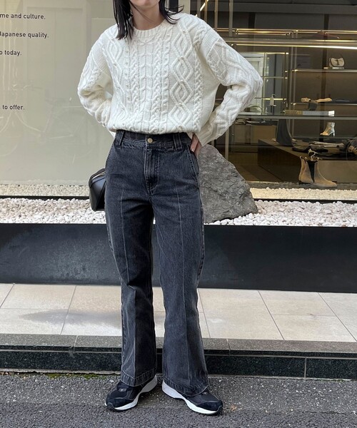 fredy emue（フレディエミュ）の「パール付きケーブルプルオーバーニット（ニット/セーター・レディース・オフホワイト/グレー/ネイビー・38）」の13枚目の写真