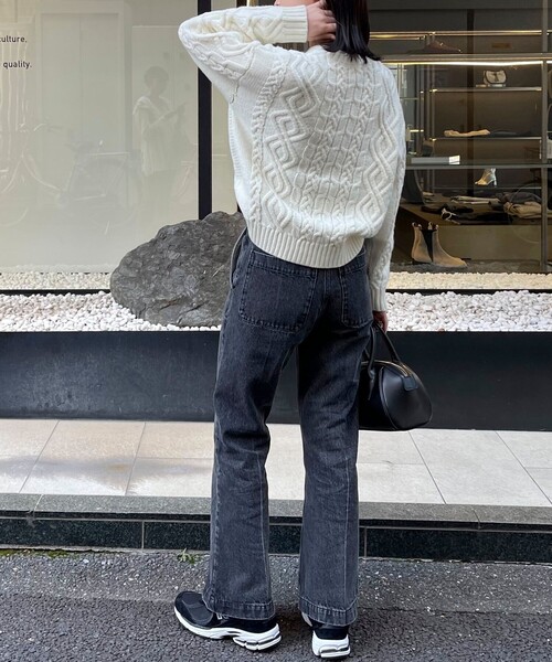 fredy emue（フレディエミュ）の「パール付きケーブルプルオーバーニット（ニット/セーター・レディース・オフホワイト/グレー/ネイビー・38）」の14枚目の写真