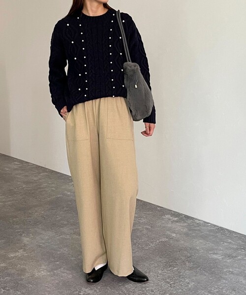 fredy emue（フレディエミュ）の「パール付きケーブルプルオーバーニット（ニット/セーター・レディース・オフホワイト/グレー/ネイビー・38）」の20枚目の写真