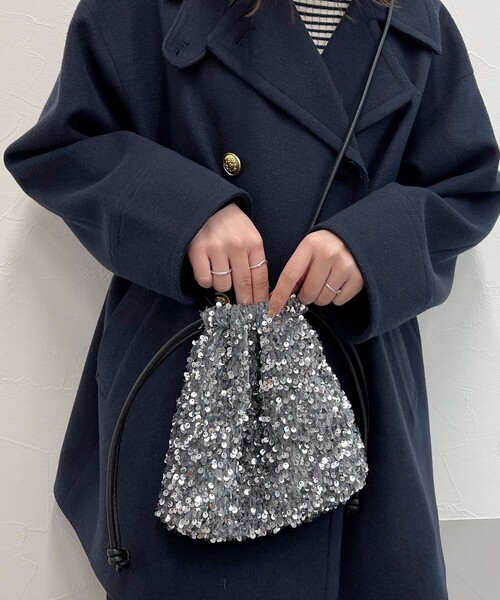 fredy emue(フレディエミュ)の「ベロアスパンコール巾着ショルダーバッグ(ショルダーバッグ・レディース・グレー/ブラック/ネイビー・FREE)」の1枚目の写真