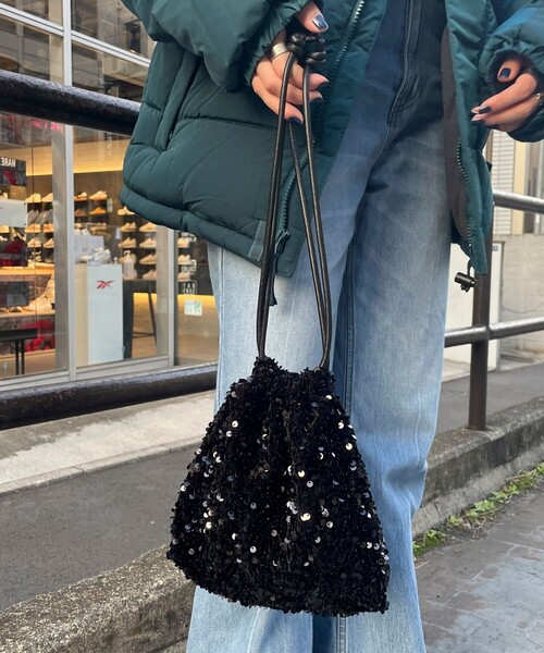 fredy emue(フレディエミュ)の「ベロアスパンコール巾着ショルダーバッグ(ショルダーバッグ・レディース・グレー/ブラック/ネイビー・FREE)」の2枚目の写真