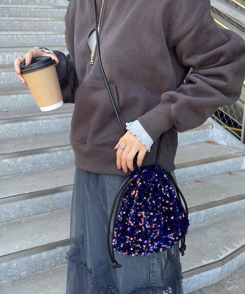 fredy emue(フレディエミュ)の「ベロアスパンコール巾着ショルダーバッグ(ショルダーバッグ・レディース・グレー/ブラック/ネイビー・FREE)」の13枚目の写真