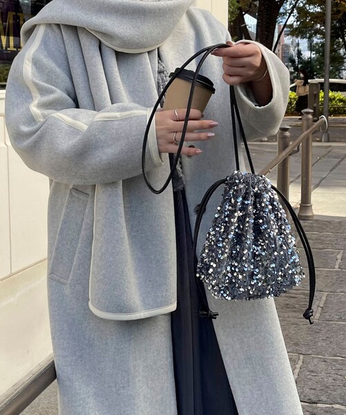 fredy emue(フレディエミュ)の「ベロアスパンコール巾着ショルダーバッグ(ショルダーバッグ・レディース・グレー/ブラック/ネイビー・FREE)」の17枚目の写真