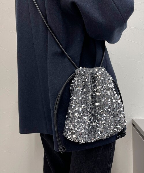 fredy emue(フレディエミュ)の「ベロアスパンコール巾着ショルダーバッグ(ショルダーバッグ・レディース・グレー/ブラック/ネイビー・FREE)」の11枚目の写真