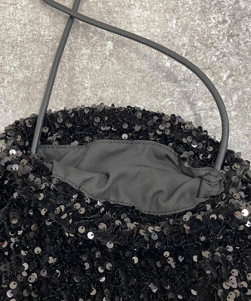 fredy emue(フレディエミュ)の「ベロアスパンコール巾着ショルダーバッグ(ショルダーバッグ・レディース・グレー/ブラック/ネイビー・FREE)」の9枚目の写真