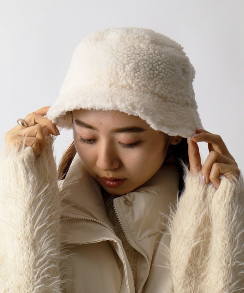 最後の値下げ！アシーナニューヨーク❤️未使用新品ファー付きホワイトバケットハット 最後の値下げ！アシーナニューヨーク❤️未使用新品ファー付きホワイト