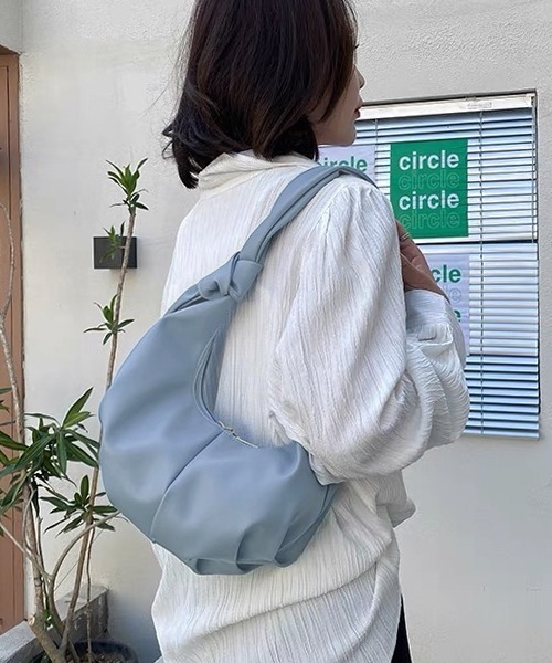 ad thie（アドティエ）の「ノットデザイン ワンハンドルショルダーバッグ（ハンドバッグ・レディース・ブルー/ブラック/グリーン/オフホワイト/ピンク・FREE）」の18枚目の写真