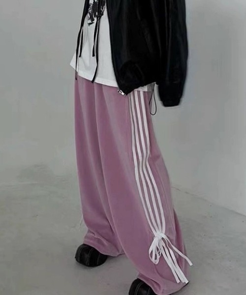 Vipoa（ヴィポア）の「ベロアサイドリボントラックパンツ（その他パンツ・レディース・チャコールグレー/ピンク/ブルー/ブラック・FREE）」の4枚目の写真