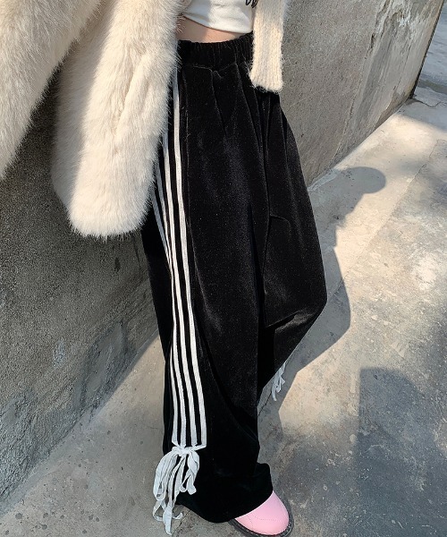 Vipoa（ヴィポア）の「ベロアサイドリボントラックパンツ（その他パンツ・レディース・チャコールグレー/ピンク/ブルー/ブラック・FREE）」の2枚目の写真