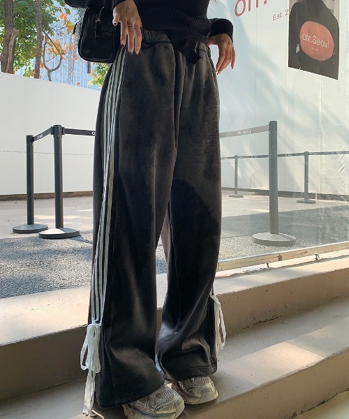 Vipoa（ヴィポア）の「ベロアサイドリボントラックパンツ（その他パンツ・レディース・チャコールグレー/ピンク/ブルー/ブラック・FREE）」の20枚目の写真