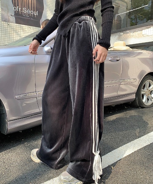 Vipoa（ヴィポア）の「ベロアサイドリボントラックパンツ