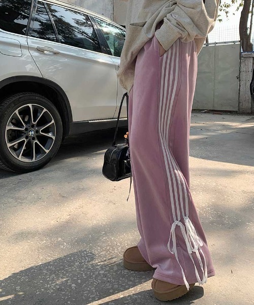 Vipoa（ヴィポア）の「ベロアサイドリボントラックパンツ（その他パンツ・レディース・チャコールグレー/ピンク/ブルー/ブラック・FREE）」の13枚目の写真