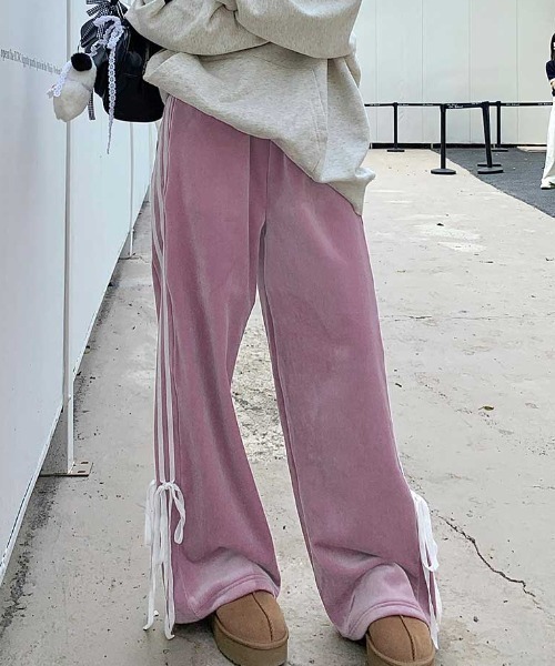 Vipoa（ヴィポア）の「ベロアサイドリボントラックパンツ（その他パンツ・レディース・チャコールグレー/ピンク/ブルー/ブラック・FREE）」の14枚目の写真
