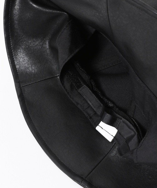 FOREVER 21（フォーエバー トゥエンティーワン）の「【2024SS】フェイクレザーバケットハット（ハット・レディース・ライトグレー/ブラック・FREE）」の5枚目の写真