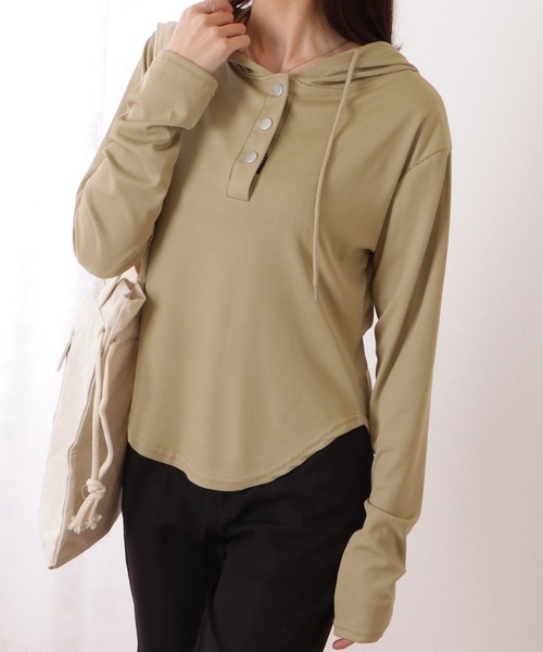 Lace Ladies(レースレディース)の「ヘンリーネック フーデット ラウンド裾 コンパクト プルオーバー(Tシャツ/カットソー・レディース・ベージュ/ブラック/ホワイト・M/XL/S)」の12枚目の写真