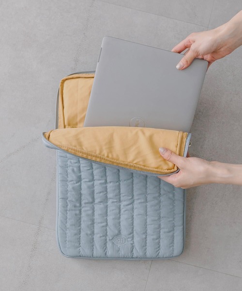 loti（ロティ）の「【4色展開】loti キルティングPCケース（PC・タブレットケース・レディース・ピンク/ブルー/オフホワイト/ブラック・ONE SIZE）」の4枚目の写真