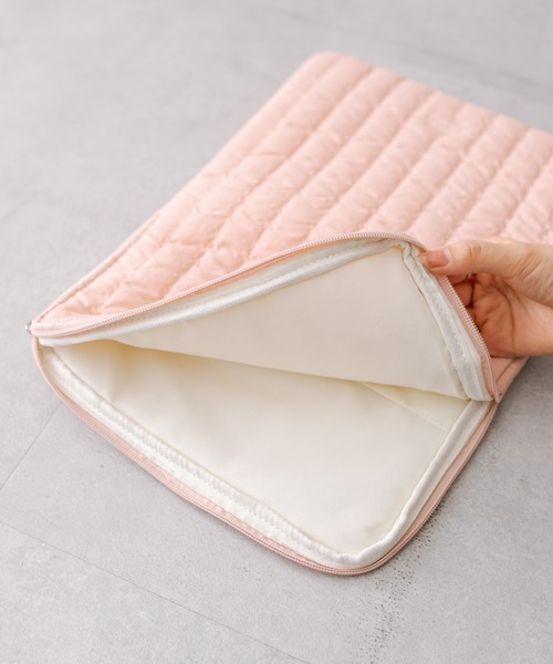 loti（ロティ）の「【4色展開】loti キルティングPCケース（PC・タブレットケース・レディース・ピンク/ブルー/オフホワイト/ブラック・ONE SIZE）」の5枚目の写真