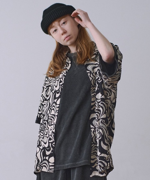 Universal Style Wear(ユニバーサルスタイルウェア)の「Universal Style Wear サイケ シャツ(シャツ/ブラウス・メンズ・ピンク系その他/パープル系その他/ブラック×ホワイト/グリーン系その他・X-LARGE/LARGE/MEDIUM)」の2枚目の写真