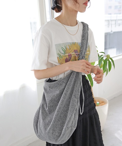 Crisp（クリスプ）の「【ZOZO限定】グリッターギャザーショルダーバッグ（ショルダーバッグ・レディース・ブラック/シルバー・FREE）」の2枚目の写真