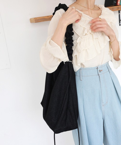 Crisp（クリスプ）の「【ZOZO限定】グリッターギャザーショルダーバッグ（ショルダーバッグ・レディース・ブラック/シルバー・FREE）」の5枚目の写真