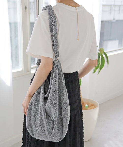 Crisp（クリスプ）の「【ZOZO限定】グリッターギャザーショルダーバッグ（ショルダーバッグ・レディース・ブラック/シルバー・FREE）」の12枚目の写真