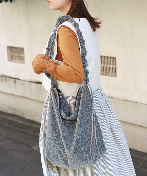 Crisp（クリスプ）の「【ZOZO限定】グリッターギャザーショルダーバッグ（ショルダーバッグ・レディース・ブラック/シルバー・FREE）」の18枚目の写真