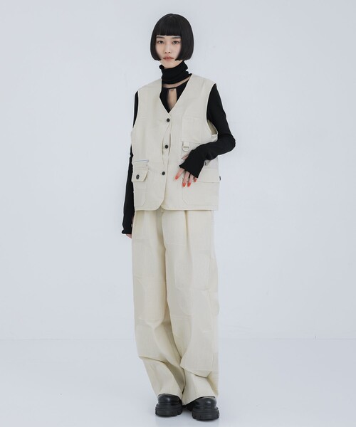 IHNN(イン)の「【IHNN/イン】BONDING SUSPENDER PANTS(その他パンツ・レディース・ベージュ/ブラック・36/38)」の4枚目の写真