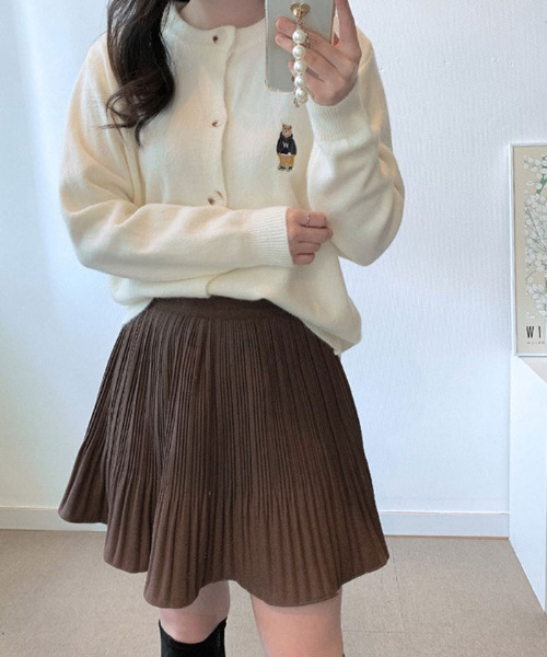 VIVID LADY(ビビッドレディー)の「くまちゃんロゴ 刺繍 ニットカーディガン レディース(カーディガン/ボレロ・レディース・ブラック/グレー/クリーム/ベージュ/ネイビー/アイボリー・FREE)」の16枚目の写真