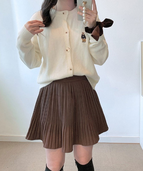 VIVID LADY(ビビッドレディー)の「くまちゃんロゴ 刺繍 ニットカーディガン レディース(カーディガン/ボレロ・レディース・ブラック/グレー/クリーム/ベージュ/ネイビー/アイボリー・FREE)」の15枚目の写真