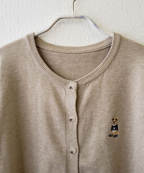 VIVID LADY(ビビッドレディー)の「くまちゃんロゴ 刺繍 ニットカーディガン レディース(カーディガン/ボレロ・レディース・ブラック/グレー/クリーム/ベージュ/ネイビー/アイボリー・FREE)」の8枚目の写真