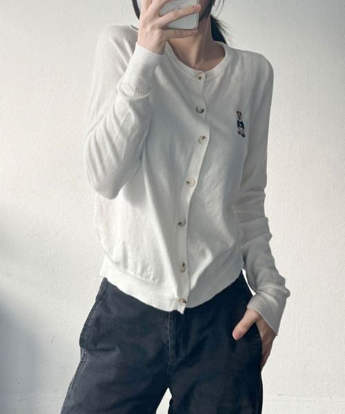 VIVID LADY(ビビッドレディー)の「くまちゃんロゴ 刺繍 ニットカーディガン レディース(カーディガン/ボレロ・レディース・ブラック/グレー/クリーム/ベージュ/ネイビー/アイボリー・FREE)」の18枚目の写真