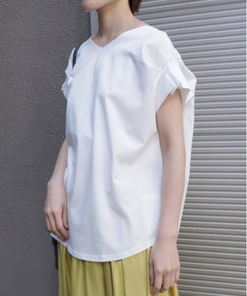 PREFERIR（プレフェリール）の「袖タック 半袖Tシャツ（Tシャツ/カットソー・レディース・ネイビー/ブラック/ホワイト・LARGE/MEDIUM）」の2枚目の写真