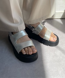 Thevon（ゼボン）の「厚底ベルトサンダル（サンダル）」