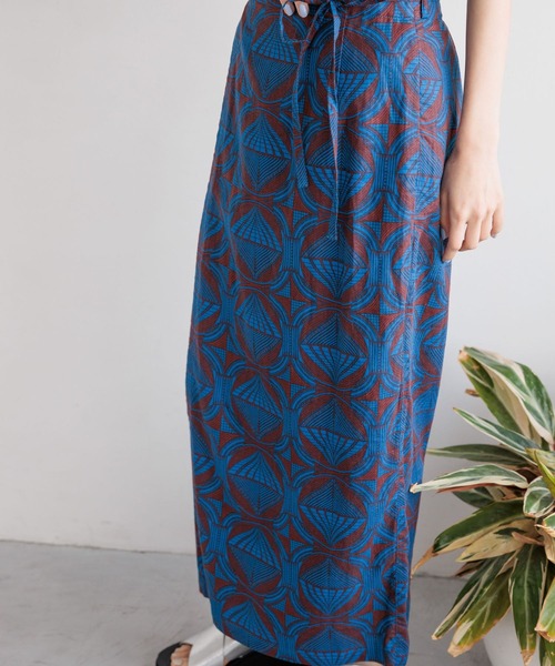 LOWRYS FARM(ローリーズファーム)の「バティックガラタイトスカート 122028(スカート・レディース・ブラウン/ネイビー・FREE)」の8枚目の写真