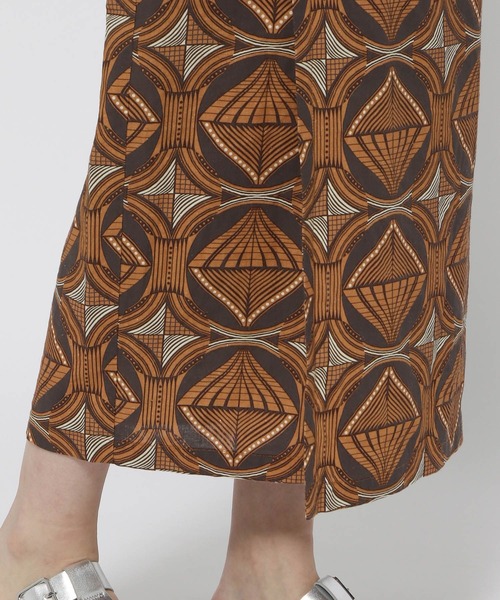 LOWRYS FARM(ローリーズファーム)の「バティックガラタイトスカート 122028(スカート・レディース・ブラウン/ネイビー・FREE)」の3枚目の写真