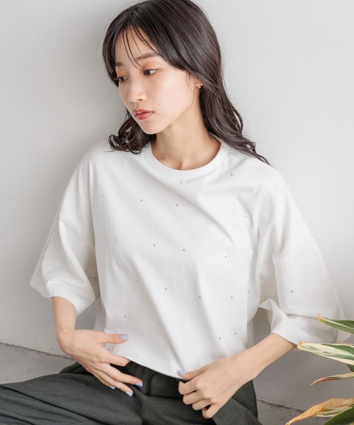 LOWRYS FARM（ローリーズファーム）の「ビジューワイドＴシャツ　120612（Tシャツ/カットソー・レディース・オフホワイト/ブラック・FREE）」の2枚目の写真