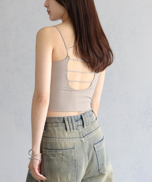 cheriella(シェリエラ)の「【cheriella】バックデザインストラップキャミソール BACK DESIGN STRAP CAMISOLE(キャミソール・レディース・オフホワイト/グレー/ブラック・FREE)」の3枚目の写真