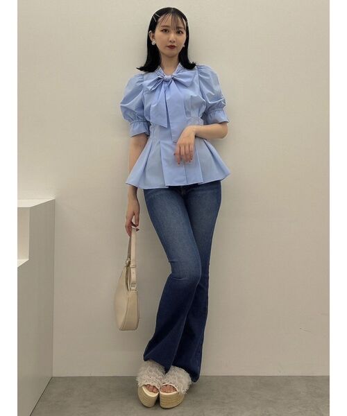 dazzlin(ダズリン)の「デニムフレアパンツ(デニムパンツ・レディース・インディゴブルー/ブラック/ブルー・MEDIUM/SMALL)」の11枚目の写真