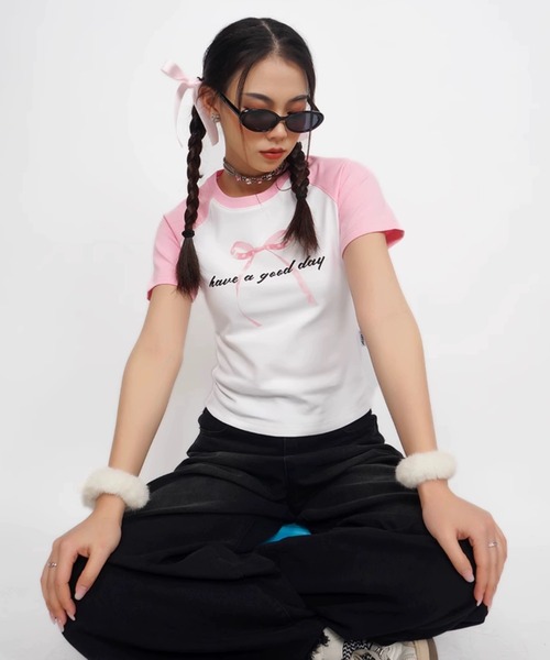 tシャツ A'GEM/9 × .kom 「CORYSTUDIO/コリースタジオ」リボンラグランカットソー レディース A'GEM/9 × .kom 『CORYSTUDIO/コリースタジオ』リボンラグラン