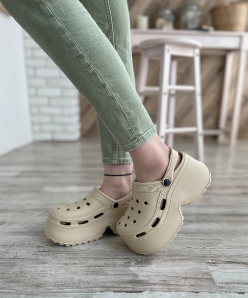LUGG NAGG(ラグナグ)の「【厚底】ラバークロッグサンダル【ベルト稼働】(サンダル・レディース・ホワイト/ブラック/ベージュ・M/L)」の1枚目の写真
