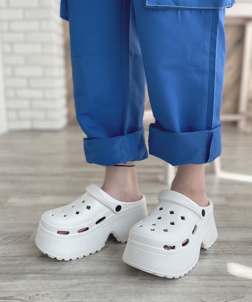LUGG NAGG(ラグナグ)の「【厚底】ラバークロッグサンダル【ベルト稼働】(サンダル・レディース・ホワイト/ブラック/ベージュ・M/L)」の2枚目の写真