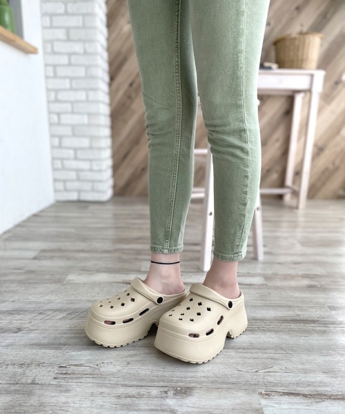 LUGG NAGG(ラグナグ)の「【厚底】ラバークロッグサンダル【ベルト稼働】(サンダル・レディース・ホワイト/ブラック/ベージュ・M/L)」の10枚目の写真