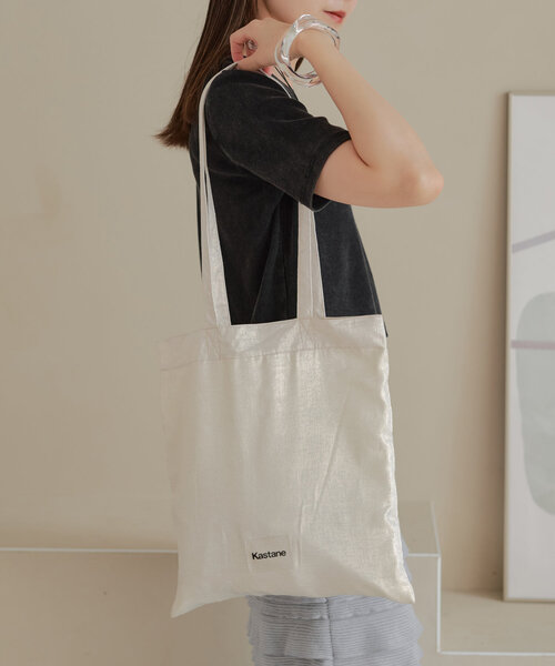 Kastane（カスタネ）の「【5色展開/A4サイズ】NEWシャイニーマルチトートBAG（トートバッグ・レディース・ピンク/ベージュ/ブラック/ホワイト/ブルー系その他・FREE）」の2枚目の写真