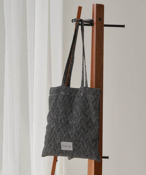 Kastane（カスタネ）の「【5色展開/A4サイズ】NEWシャイニーマルチトートBAG（トートバッグ・レディース・ピンク/ベージュ/ブラック/ホワイト/ブルー系その他・FREE）」の3枚目の写真