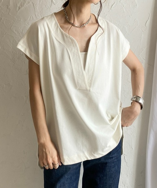 She's Closet(シーズクローゼット)の「綿コットン100%深Vネック/キーネック無地半袖Tシャツ(Tシャツ/カットソー・レディース・ブラック/アイボリー/グレー・FREE)」の2枚目の写真