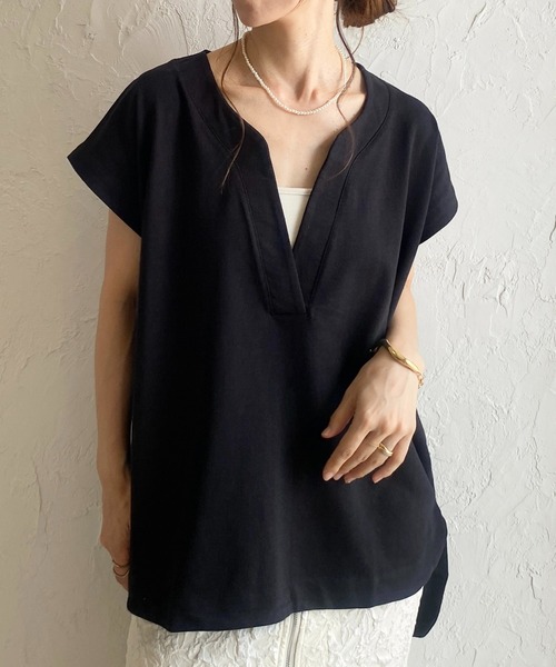 She's Closet(シーズクローゼット)の「綿コットン100%深Vネック/キーネック無地半袖Tシャツ(Tシャツ/カットソー・レディース・ブラック/アイボリー/グレー・FREE)」の1枚目の写真