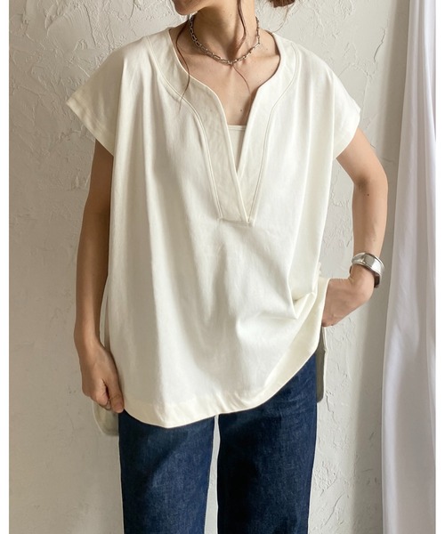 She's Closet(シーズクローゼット)の「綿コットン100%深Vネック/キーネック無地半袖Tシャツ(Tシャツ/カットソー・レディース・ブラック/アイボリー/グレー・FREE)」の4枚目の写真