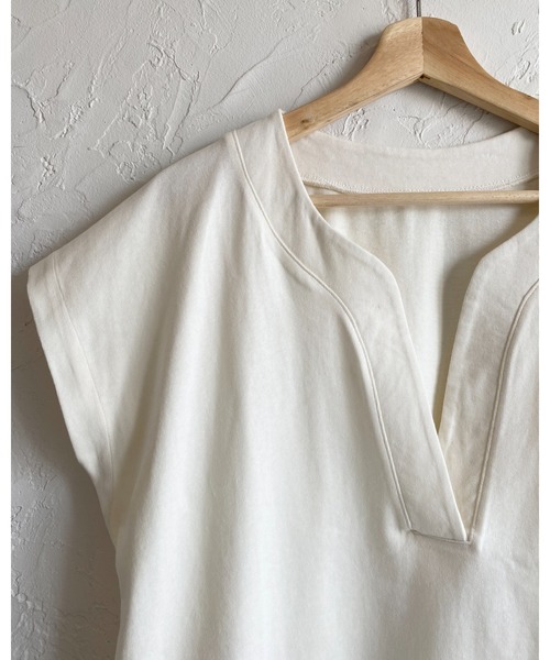 She's Closet(シーズクローゼット)の「綿コットン100%深Vネック/キーネック無地半袖Tシャツ(Tシャツ/カットソー・レディース・ブラック/アイボリー/グレー・FREE)」の13枚目の写真